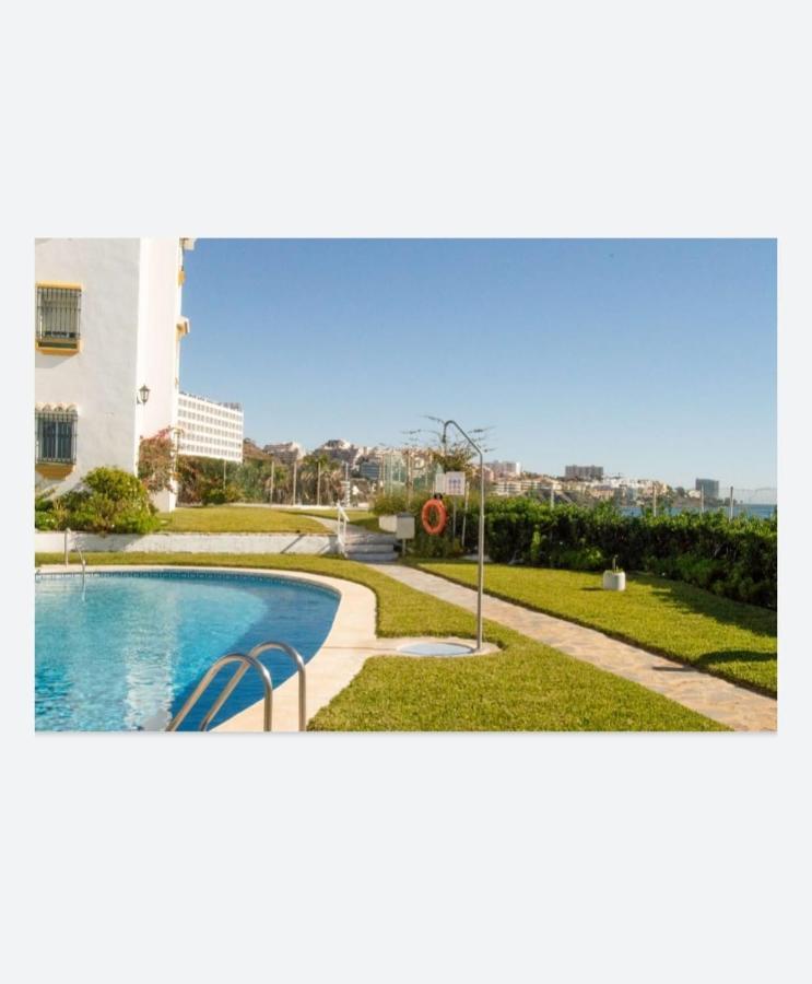 Espectacular Apartamento En Primera Linea De Playa Benalmádena Eksteriør billede